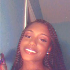 Meet your Posher, Simone